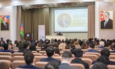 Emin Əmrullayev təhsil idarəçiliyində strateji baxış mövzusunda təcrübəsini bölüşüb