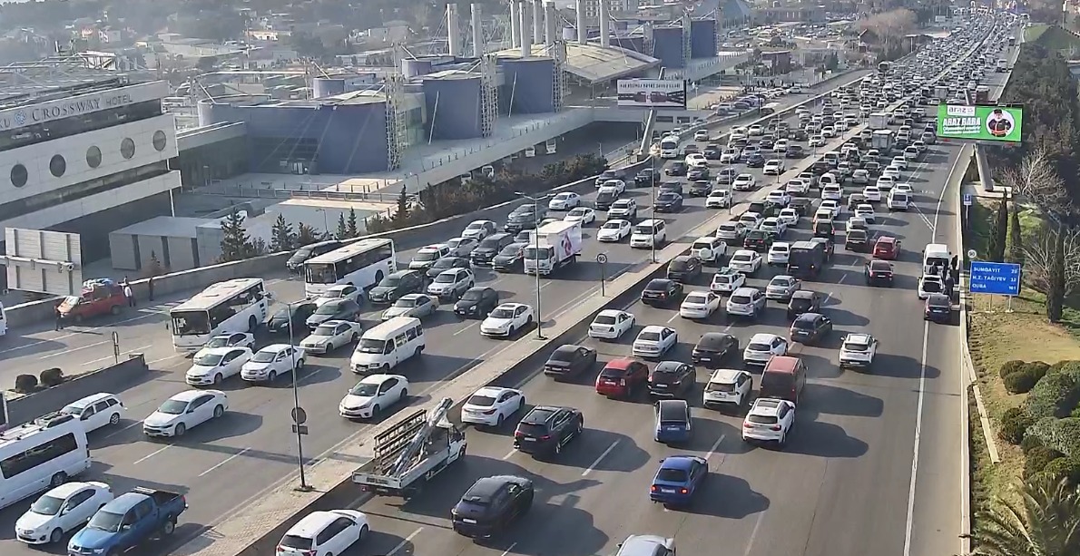 Bakıda sıxlıq olan yollar açıqlanıb