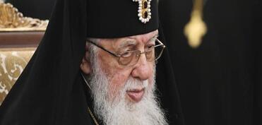 Putinin xüsusi nümayəndəsi Gürcüstan patriarxı II İlyanın dəfn mərasimində iştirak edib