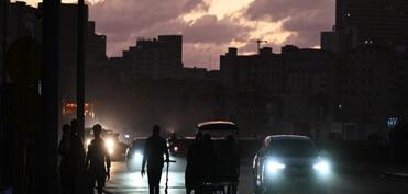 Kubada ölkə bir həftədə iki dəfə elektriksiz qalıb, Tramp kommunist hökumətinin tezliklə çökəcəyini deyir