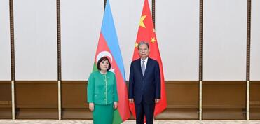 Sahibə Qafarova Ümumçin Xalq Nümayəndələri Yığıncağının Daimi Komitəsinin sədri ilə görüşüb