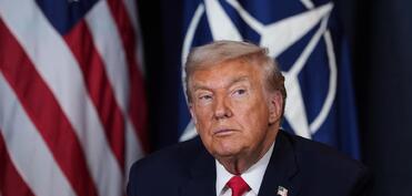 Tramp: "İran sövdələşmə üçün bizə yalvarır"