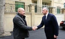 Prezident İlham Əliyev Gürcüstanın Azərbaycandakı səfirliyində olub, başsağlığı verib