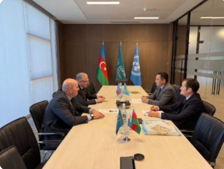 Qazaxıstan səfiri Muxtar Babayev ilə görüşüb