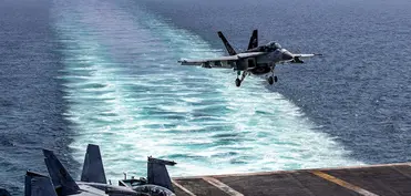 Tramp: "ABŞ aviadaşıyıcısına eyni vaxtda 17 istiqamətdən hücum edilib"