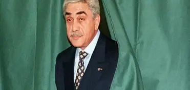 Əlcəzairin sabiq prezidenti Əl-Yəmin Zərval vəfat edib