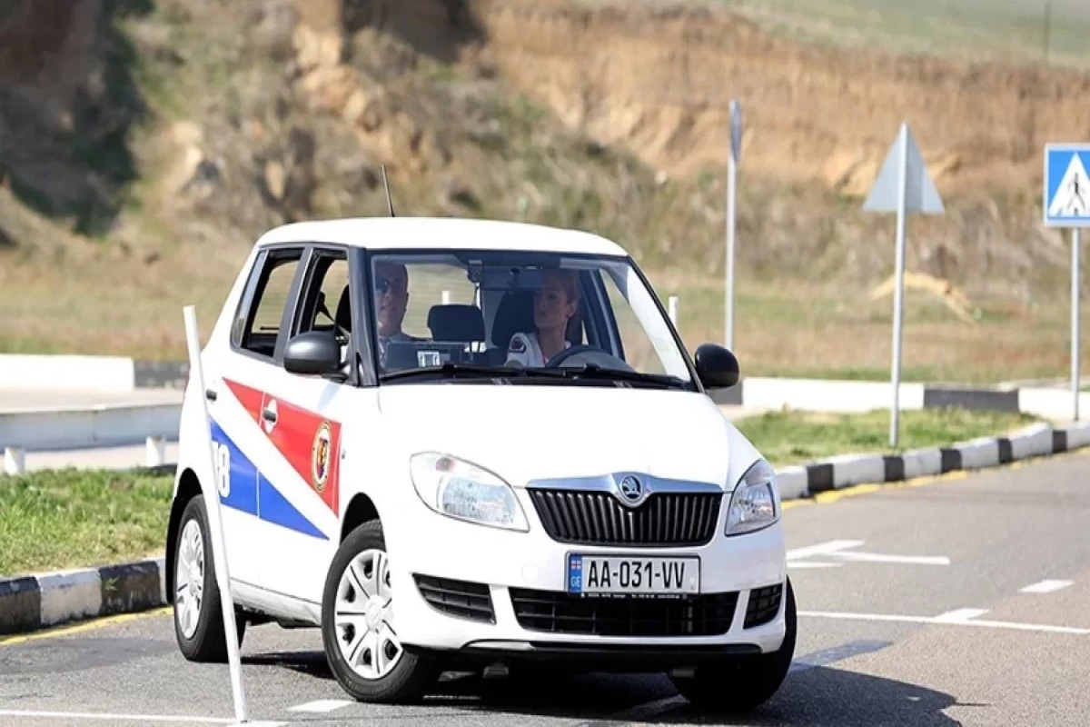 Gürcüstanda sürücülük vəsiqələrinin qanunsuz verildiyi aşkarlanıb