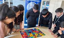 “Şagirdlərin Maliyyə Mühəndisliyi” qrant layihəsi çərçivəsində keçirilən təlimlər uğurla davam edir