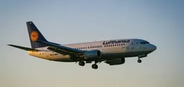 "Lufthansa" yanacaq qiymətlərinin artması səbəbindən bəzi uçuşları dayandıra bilər