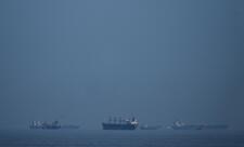 Hörmüz boğazı yaxınlığında təxminən 400 gəmi boğazı keçməyi gözləyir