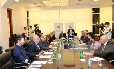 Mina təhlükəsinə qarşı birgə fəaliyyət mövzusunda ictimai müzakirə keçirilib - FOTO