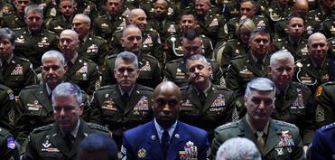 ABŞ-ın müharibə naziri iki yüksək vəzifəli generalı işdən çıxarıb