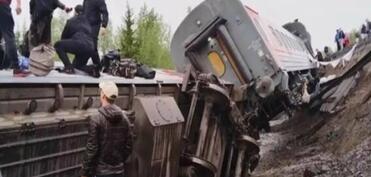 Rusiyada sərnişin qatarının 7 vaqonu relsdən çıxıb