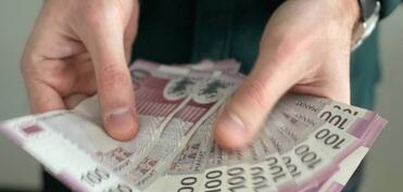 Bank əmanətçilərinin depozit gəlirləri 19% artıb