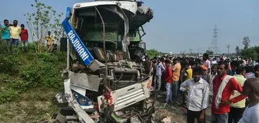 Hindistanda sərnişin avtobusu qəzaya uğrayıb, ölənlər var