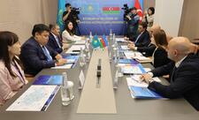 Emin Əmrullayev qazaxıstanlı həmkarı ilə görüşüb