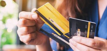 Azərbaycanda debet kartlarının sayı 13% artıb