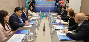 Emin Əmrullayev qazaxıstanlı həmkarı ilə görüşüb