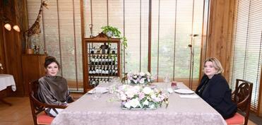 Birinci xanım Mehriban Əliyevanın şərəfinə lanç verilib