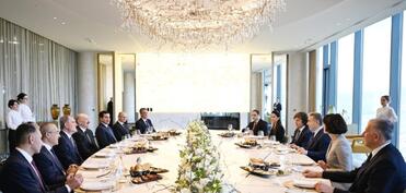 Azərbaycan Respublikasının Prezidentinin şərəfinə lanç verilib