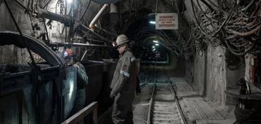 Ukrayna Luqanskda kömür şaxtasına zərbə endirib, 41 mədənçi yerin altında qalıb