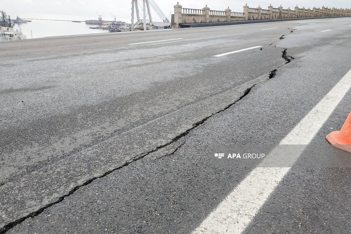 Bibiheybət yolunda torpaq sürüşməsi təhlükəsi yaranıb, hərəkət qismən məhdudlaşdırılıb - BİRGƏ MƏLUMAT