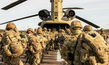 Fellon: "İrana quru qoşunlarının yeridilməsi qaçılmazdır"