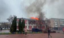 Rusiya ordusu Çerniqov vilayətində meriya binasına PUA ilə zərbə endirib, yanğın başlayıb