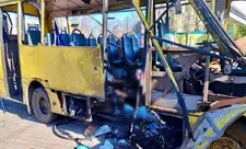 Rusiya ordusu Ukraynada avtobusa dron zərbəsi endirib: 3 nəfər ölüb, 12 yaralı var  - FOTO