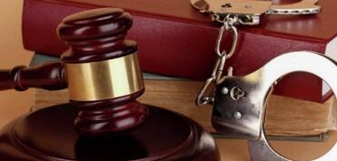 Bakıda qaynı arvadını estetik əməliyyat edərək ölümünə səbəb olan şəxs məhkəmə zalında həbs edilib