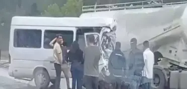 Türkiyədə mikroavtobusla TIR toqquşub, 7 nəfər ölüb, 7 nəfər yaralanıb