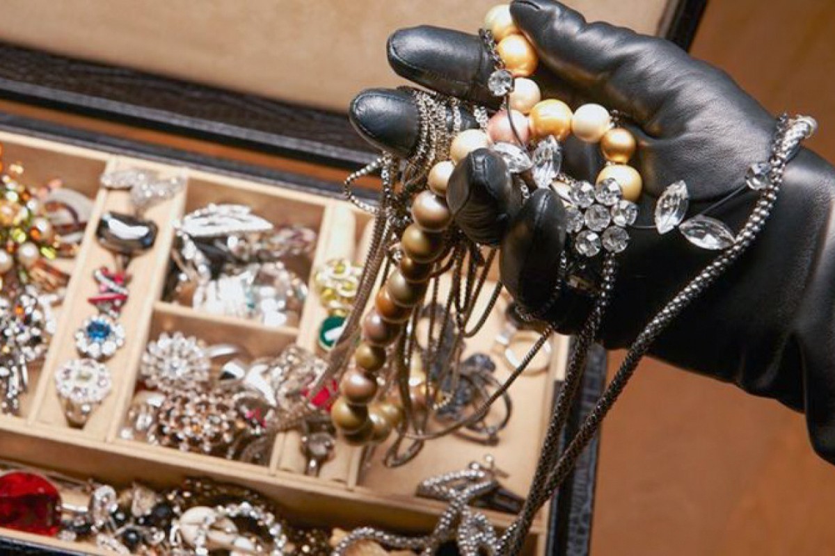 Bakıda işlədiyi evdən 30 min manatlıq oğurluq edən şəxs saxlanılıb