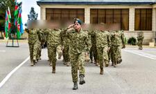 “Çevikçi” kursunu uğurla bitirmiş hərbi qulluqçulara beretlər təqdim olunub