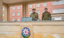 “Çevikçi” kursunu uğurla bitirmiş hərbi qulluqçulara beretlər təqdim olunub