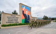 “Çevikçi” kursunu uğurla bitirmiş hərbi qulluqçulara beretlər təqdim olunub