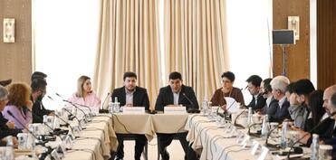Azərbaycan və Ermənistan nümayəndələrinin iştirakı ilə növbəti ikitərəfli dəyirmi masa keçirilir - FOTO - YENİLƏNİB