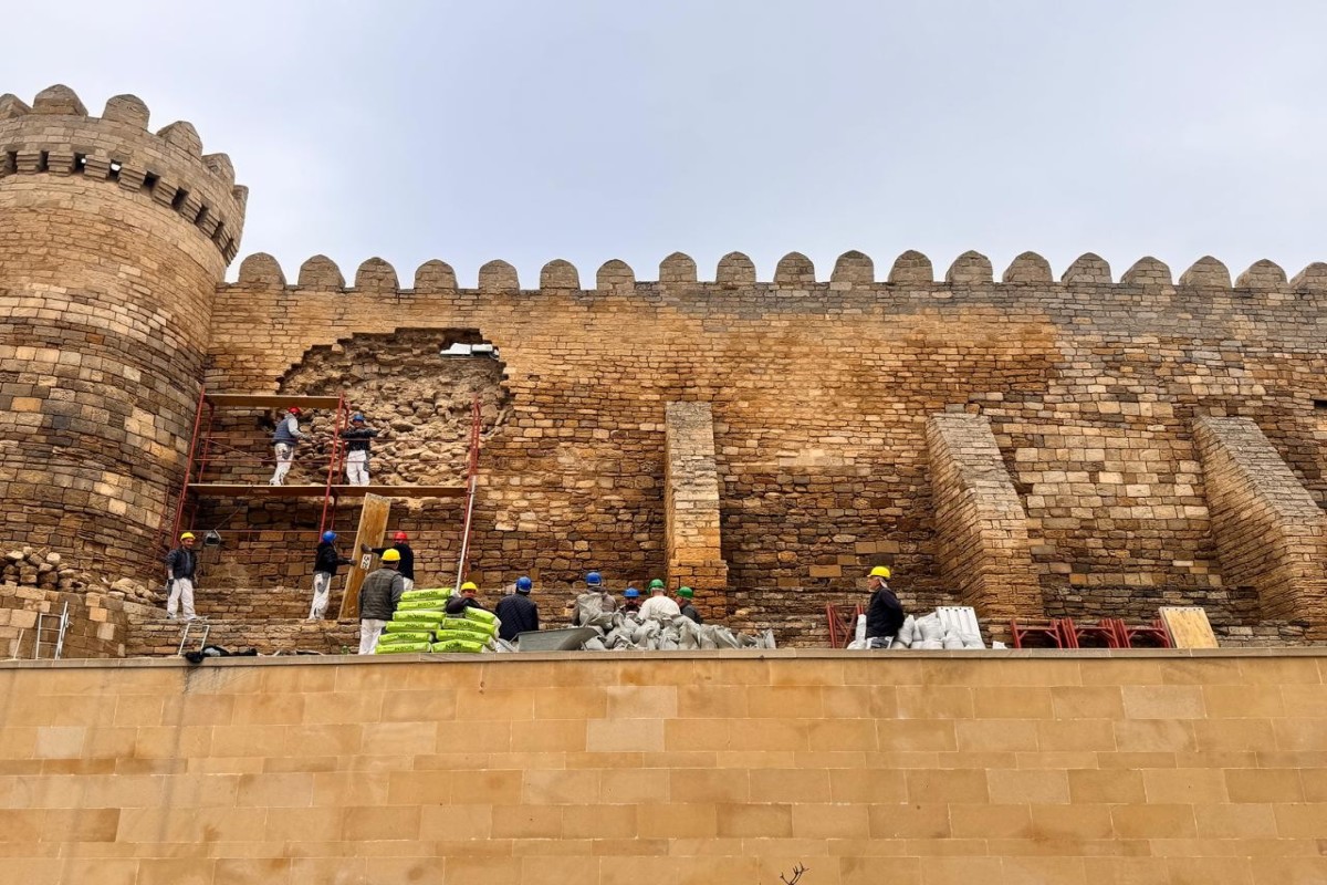 İçərişəhərdə Qala divarında baş vermiş qismən dağılma aradan qaldırılır