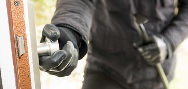 Binəqədi rayonunda evlərdən 10 min manatlıq oğurluq edən şəxs saxlanılıb