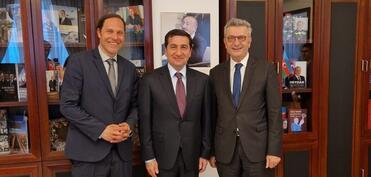 Hikmət Hacıyev Almaniya XİN rəsmisi ilə görüşdü