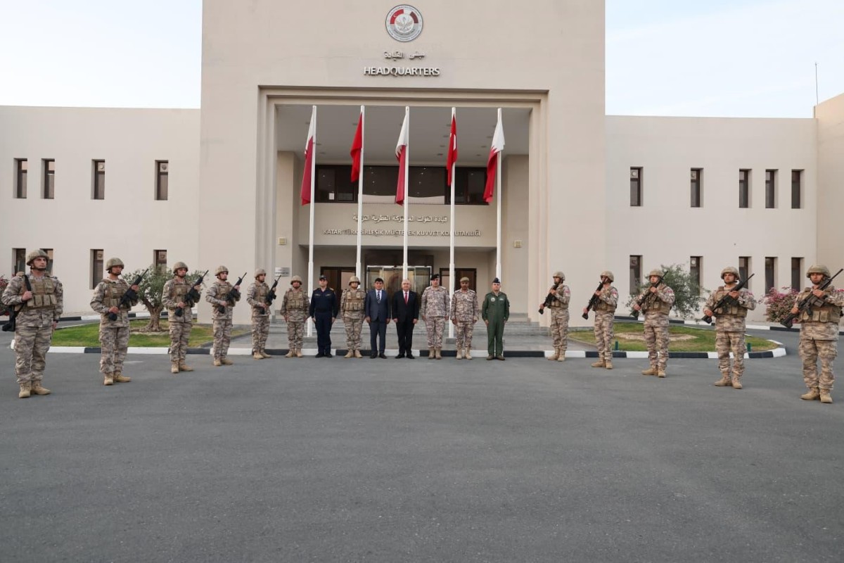 Türkiyənin müdafiə naziri Qətərə gedib