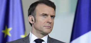 Makron İran və ABŞ liderlərini Hörmüz boğazını blokadadan çıxarmağa çağırıb