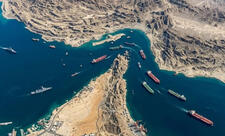 Blokadaya baxmayaraq, İran tankeri Hörmüz boğazını keçdi