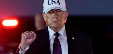 Tramp Hörmüz boğazının "açıldığını" elan edib