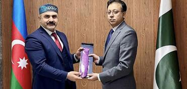 Səfir türkiyəli iş adamı ilə görüşüb