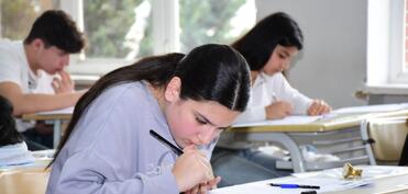 Buraxılış imtahanında üç nəfər maksimum nəticə əldə edib