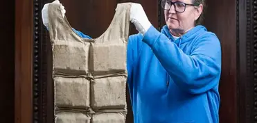 “Titanik” sərnişininin xilasedici jileti 715 min dollara satılıb