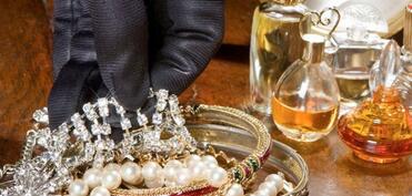 Maştağada evdən 8 min manatlıq qızıl oğurlanıb