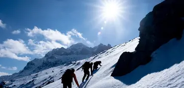 Rusiyada üç turist dağdan enərkən donaraq ölüb