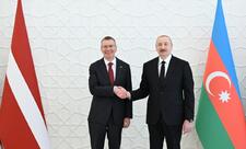 Azərbaycan və Latviya prezidentləri mətbuata bəyanatlarla çıxış edirlər