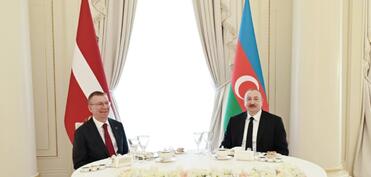 Latviya Prezidentinin şərəfinə rəsmi lanç verilib